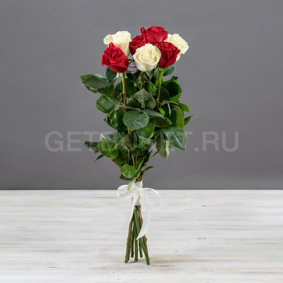 62919 Букет из 7 красно-белых роз
