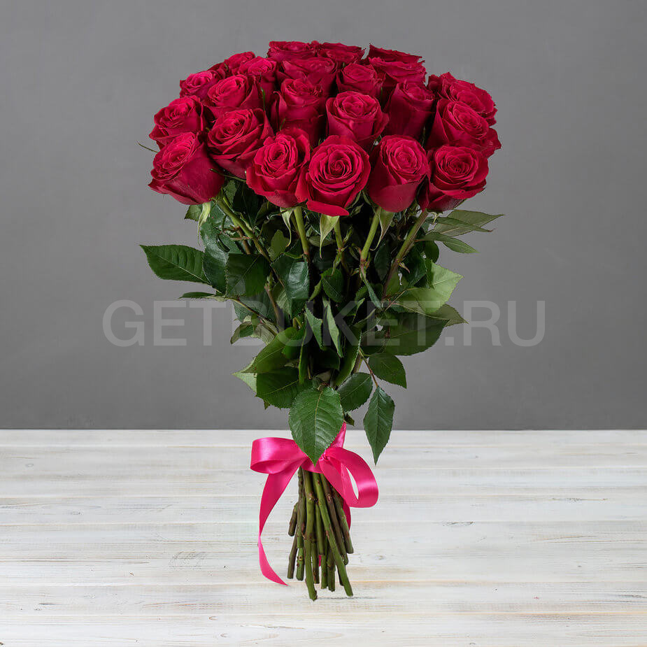 62940 Букет из 25 алых роз